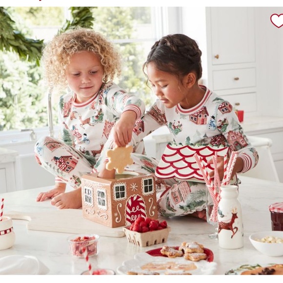 Pottery Barn Christmas Gingerbread Cookie Jar - Picture 7 of 9